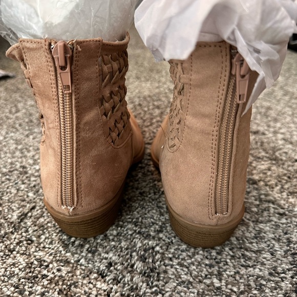 Quipid Braided Western Bootie Warm Taupe Suede Sochi size 7 Brand new - Picture 3 of 6